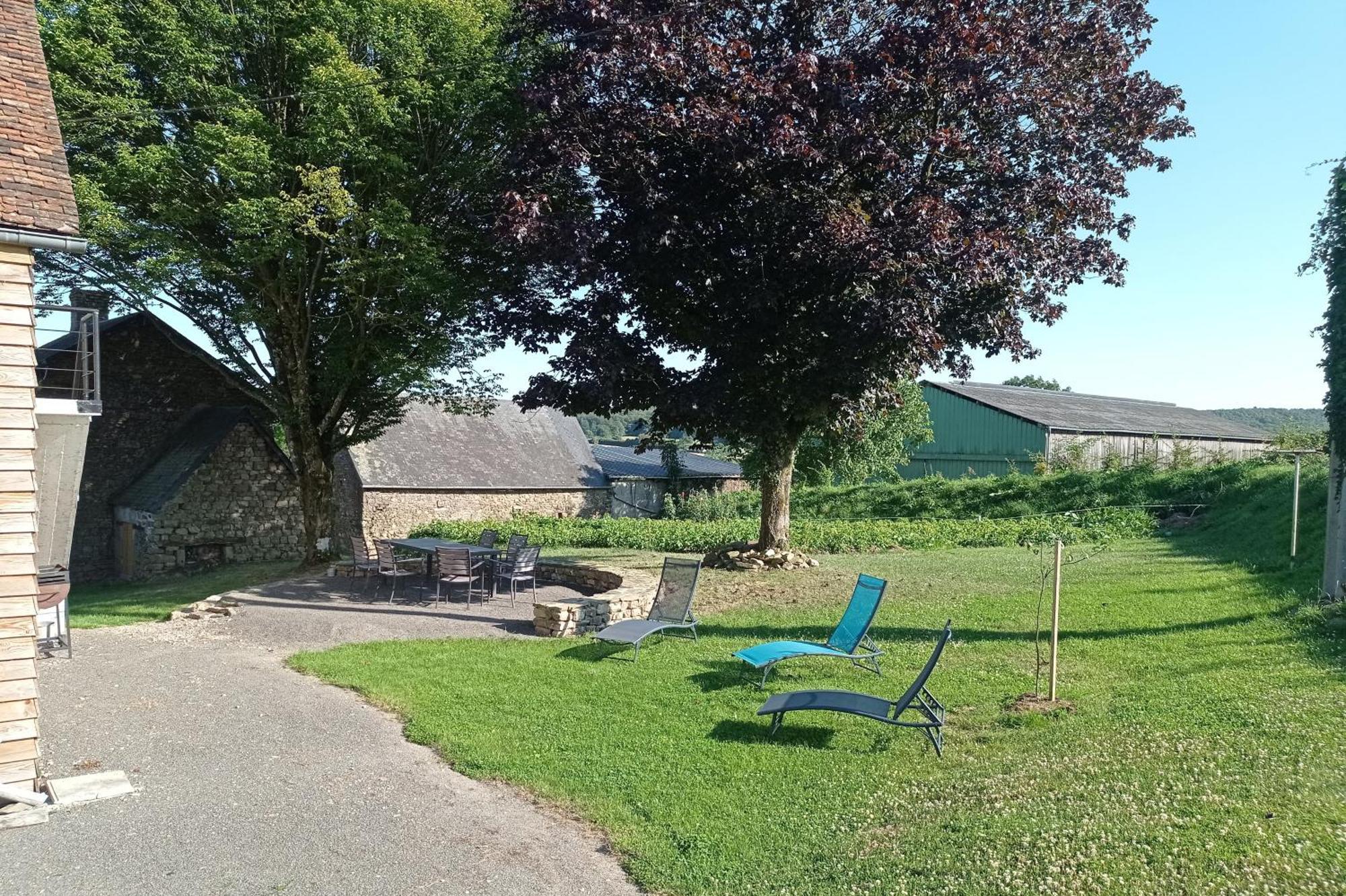 Gite Les Tongs Des Pres, Au Coeur Du Parc Normandie Maine Livaie Exteriör bild